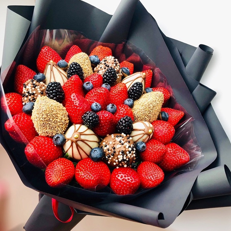 Букет из клубники Манящий космос